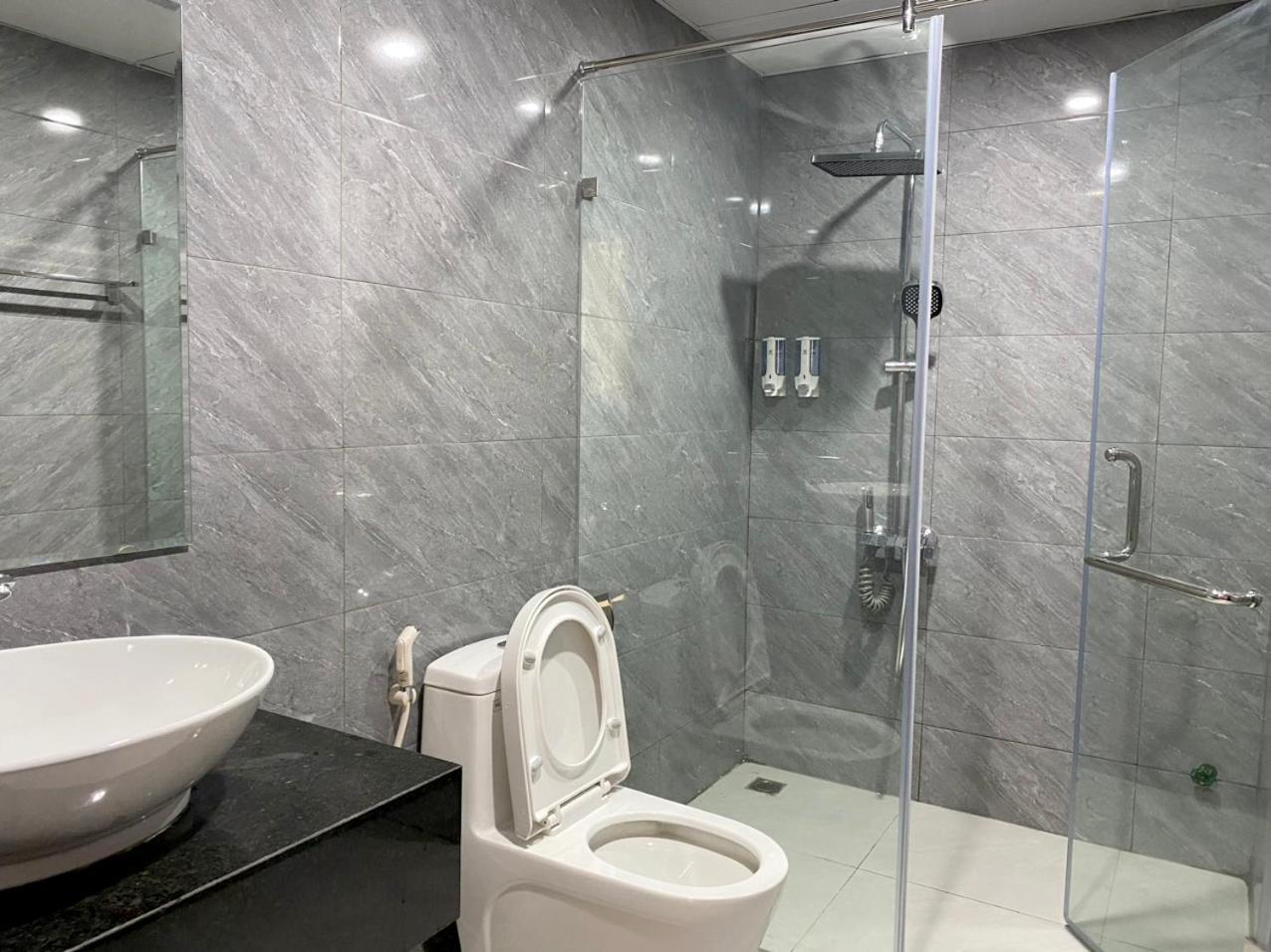 NguyẽN QuyèN Hotel Hanoi Buitenkant foto