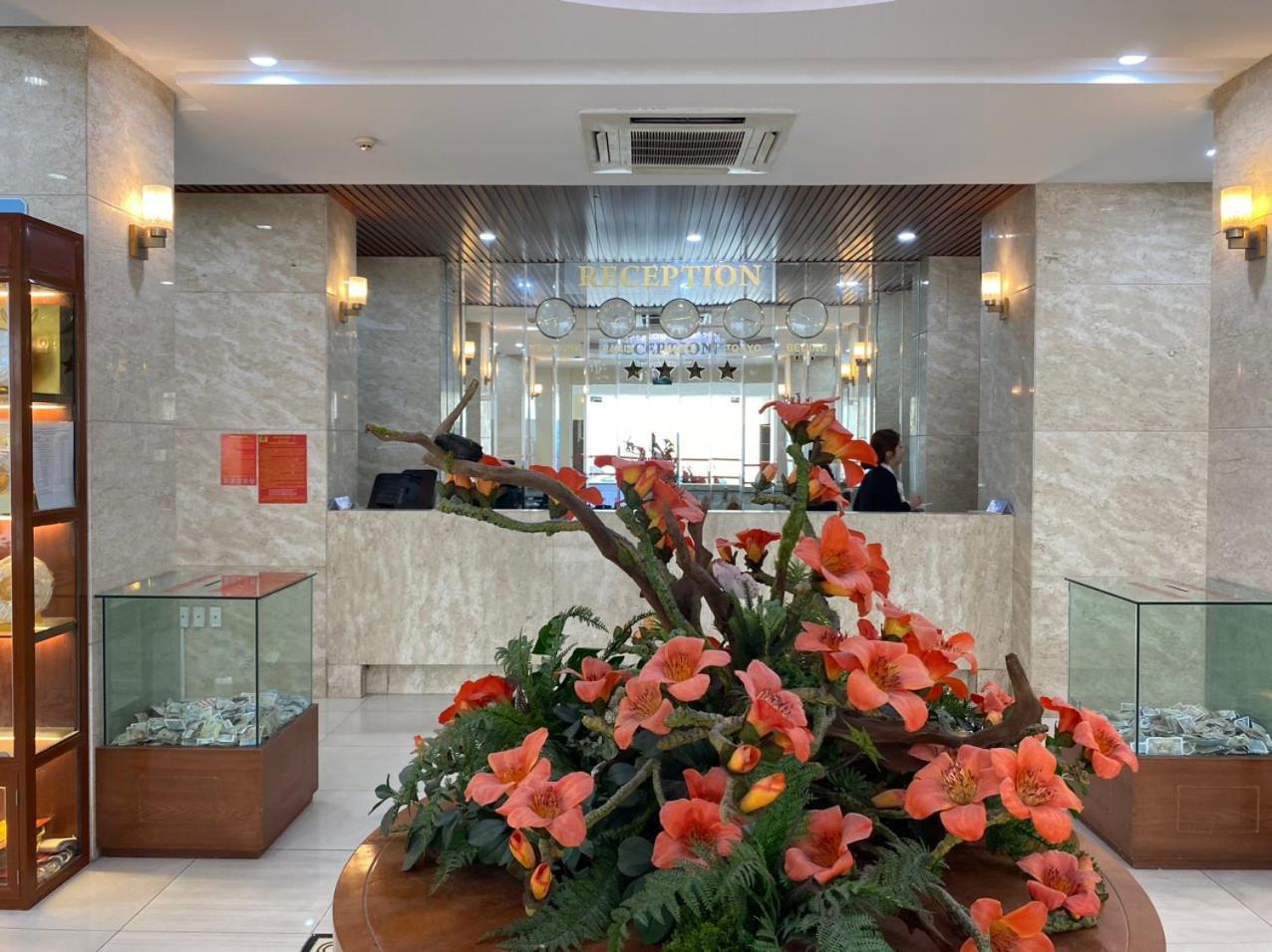 NguyẽN QuyèN Hotel Hanoi Buitenkant foto