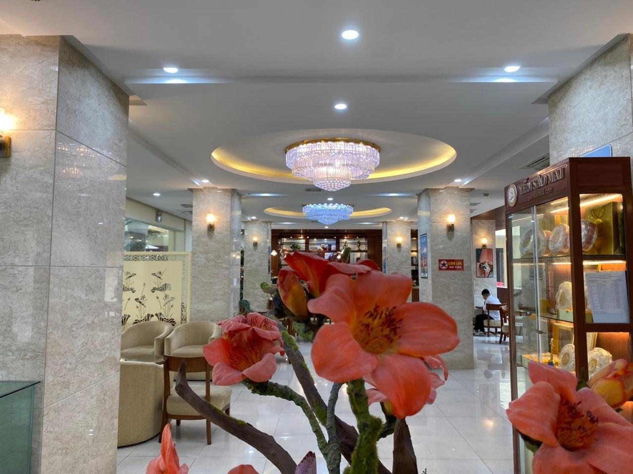 NguyẽN QuyèN Hotel Hanoi Buitenkant foto