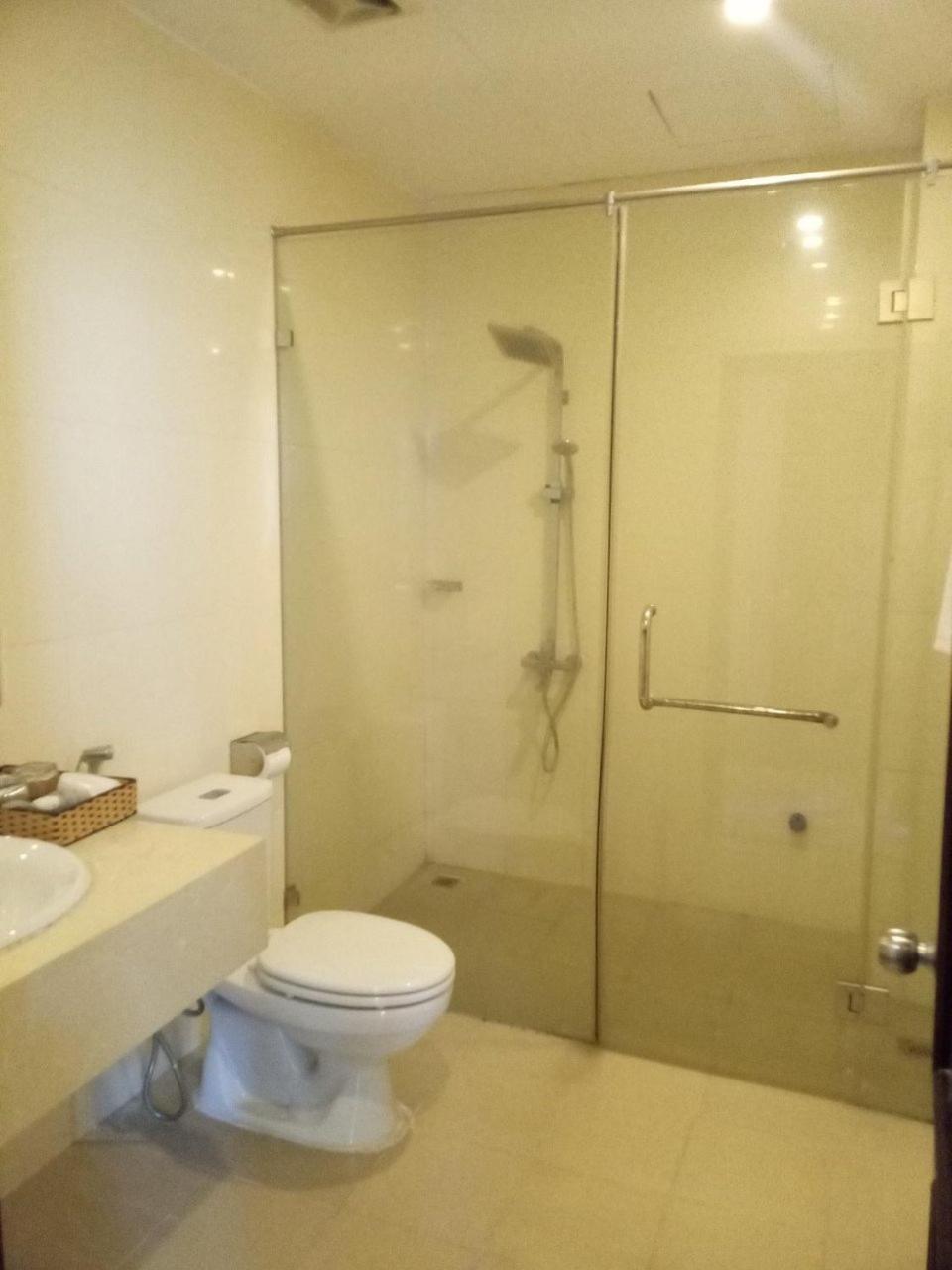 NguyẽN QuyèN Hotel Hanoi Buitenkant foto