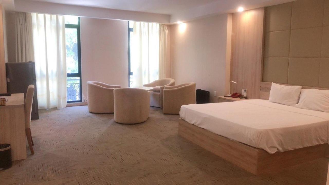 NguyẽN QuyèN Hotel Hanoi Buitenkant foto