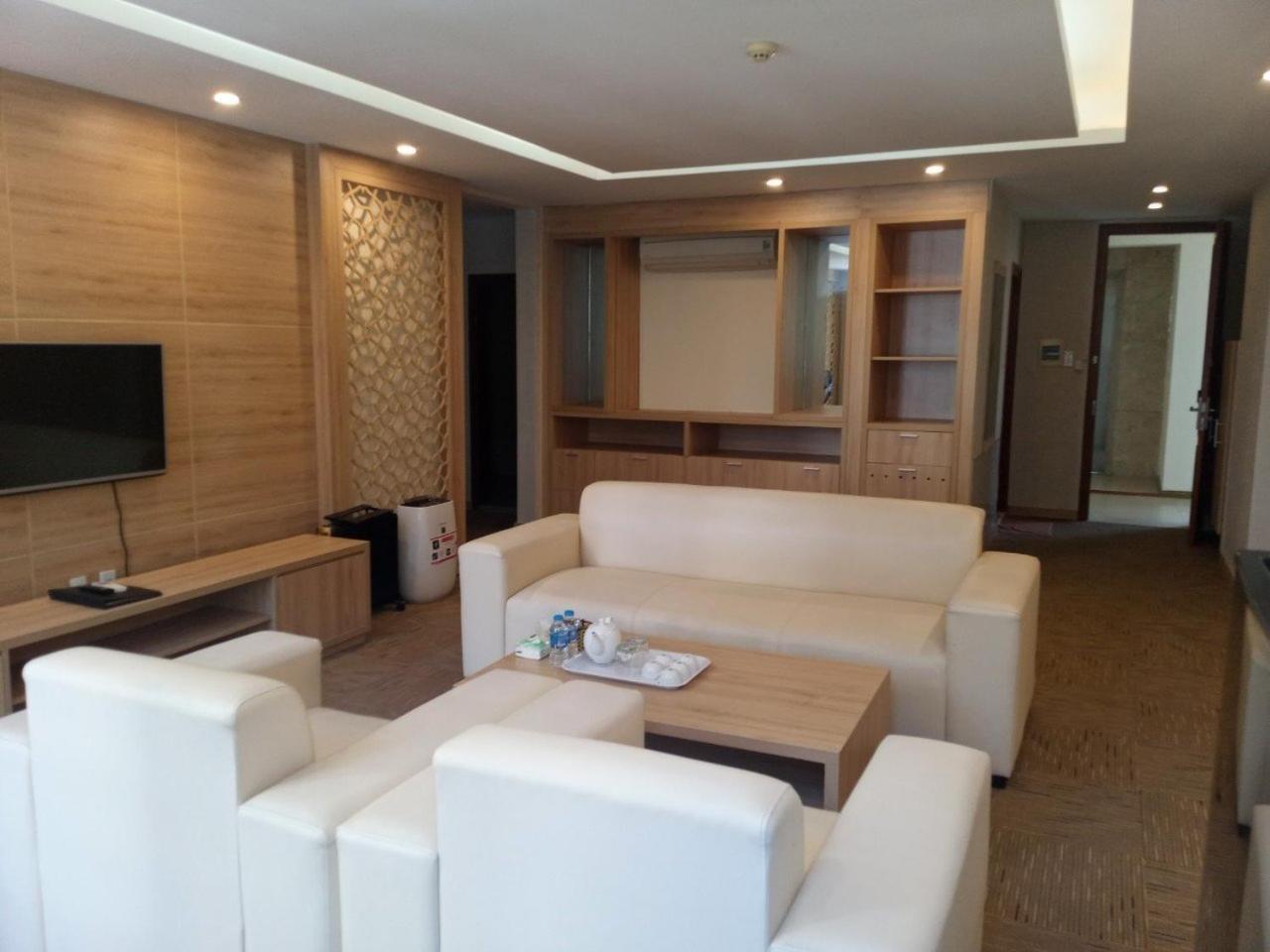 NguyẽN QuyèN Hotel Hanoi Buitenkant foto